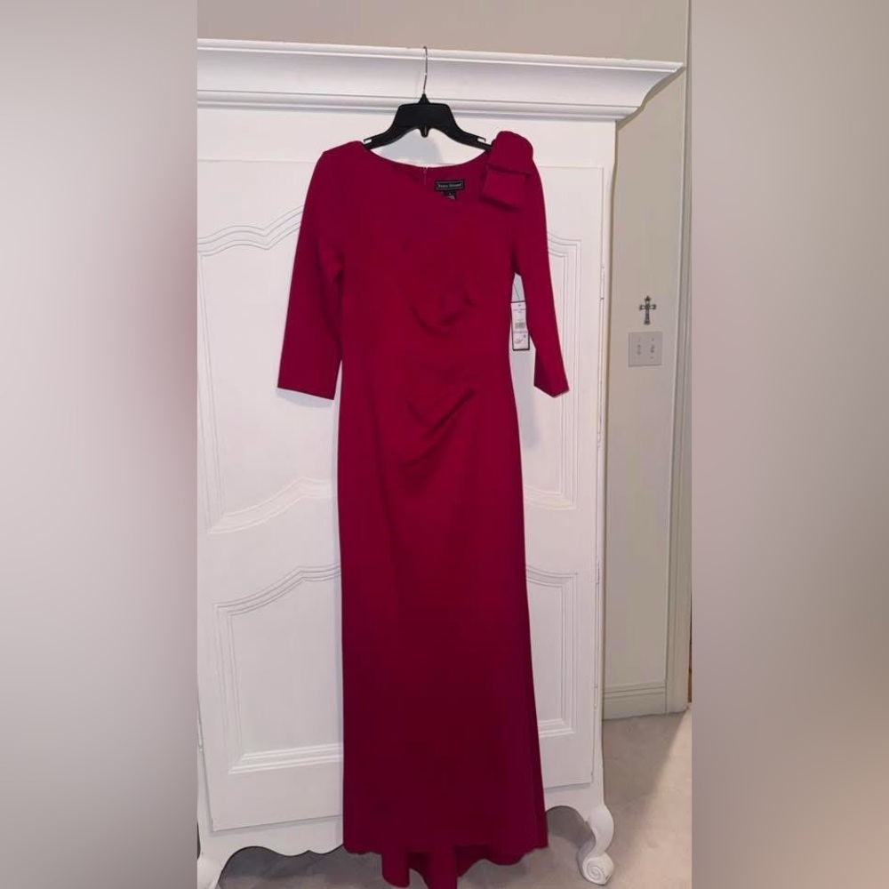 Jessica Howard Red Evening Gown. New With Tags. Size 6